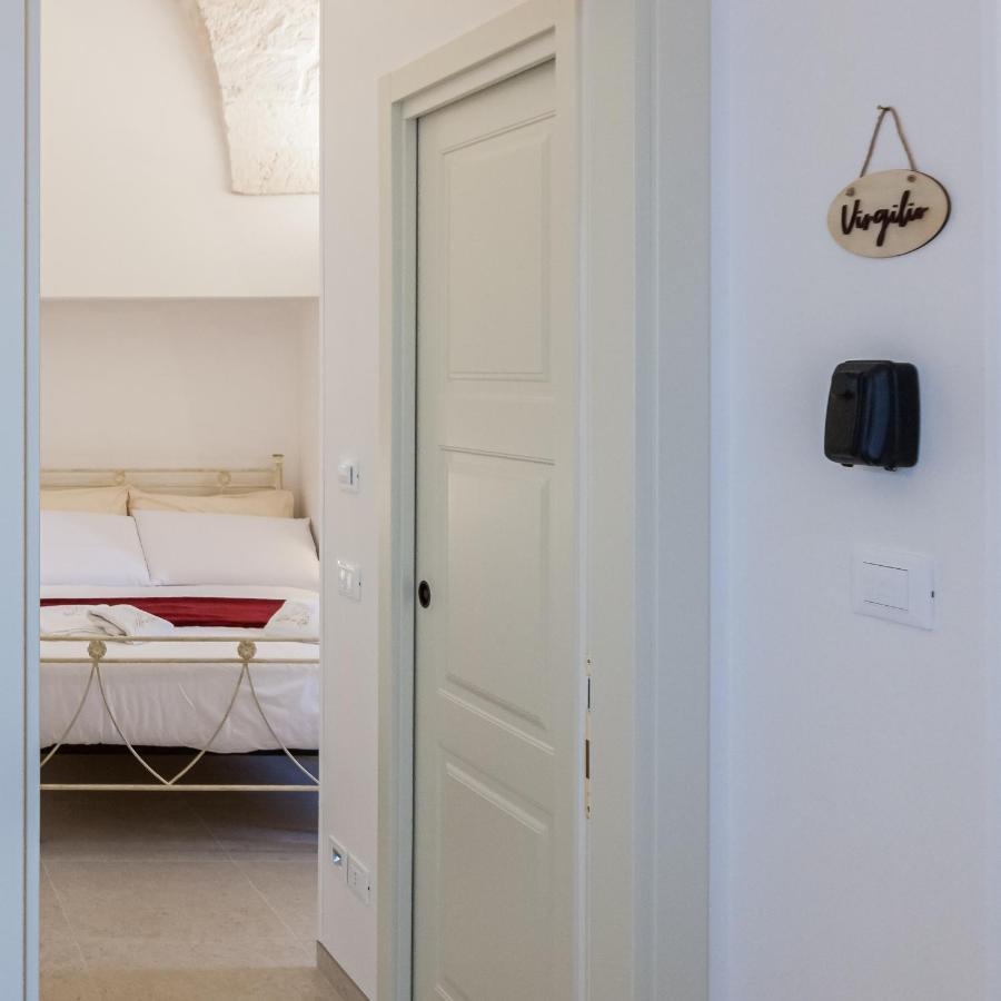 Suite Dante - Typical Apulian Rooms Чистернино Экстерьер фото